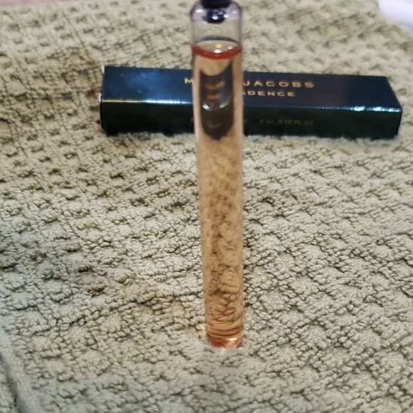 marc jacobs decadence 4 ml - Picture 3 of 5